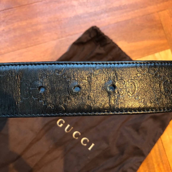 Women’s Gucci Signature black leather belt with gold hardware size 90 - Picture 4 of 5